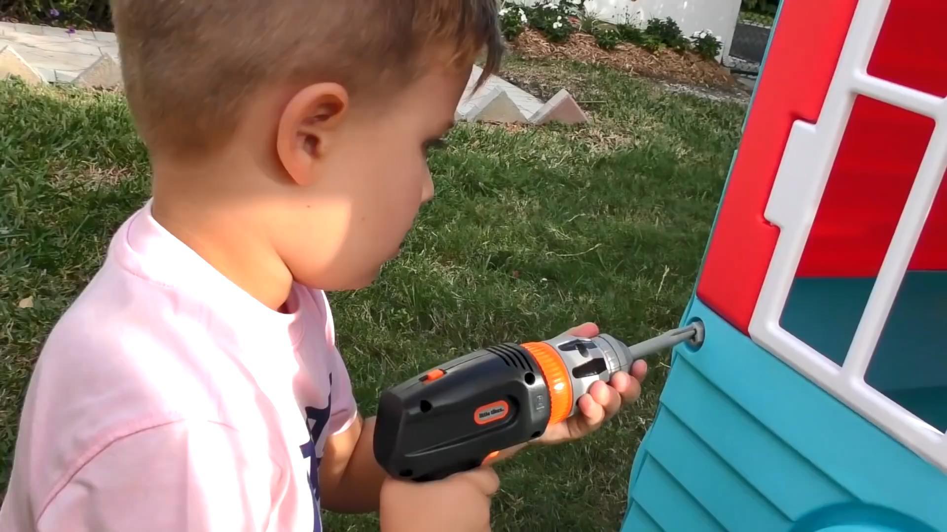 Roma Plays With A Doll And Builds A Playhouse!