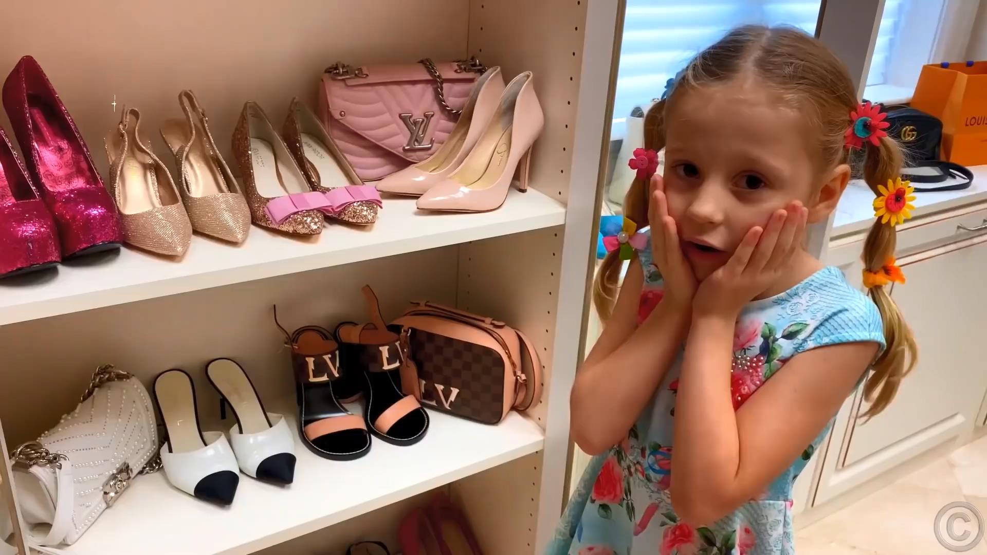 Nastya wants to be like mom